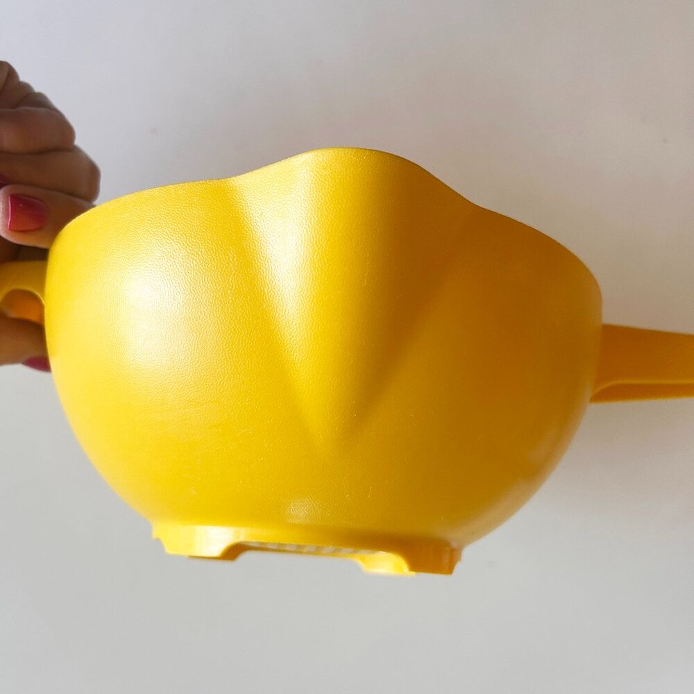 Vintage Tupperware 2 Qt Yellow Strainer - Picture 5 of 7